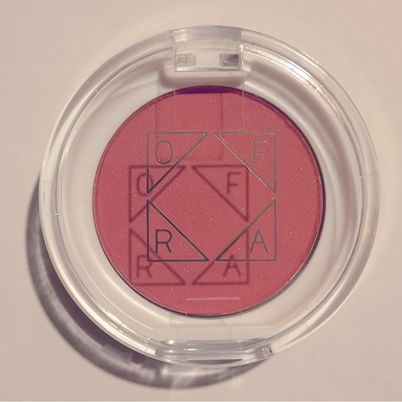 🍎 OFRA COSMETICS - Pressed Blush in Candy Apple - Picture 2 of 3